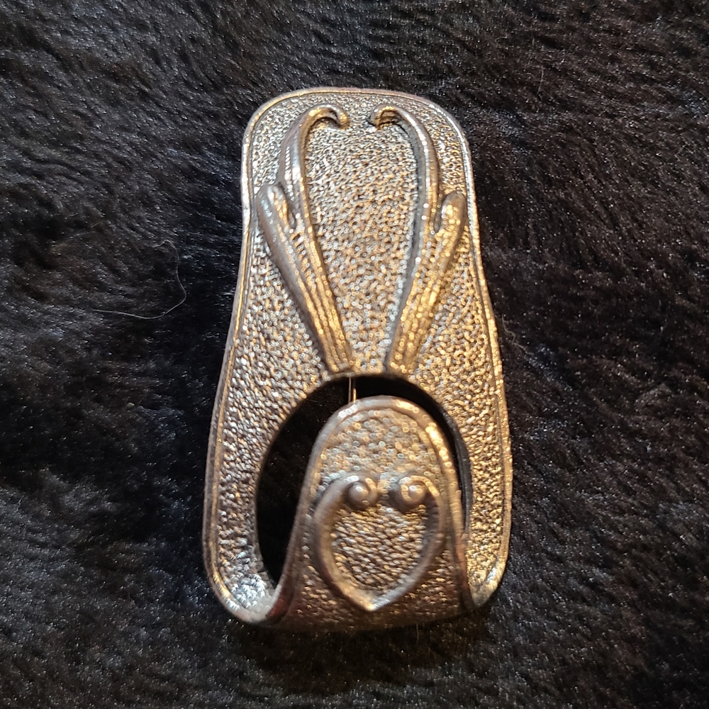 Sarah Coventry silvertone slip trick scarf brooch (75)